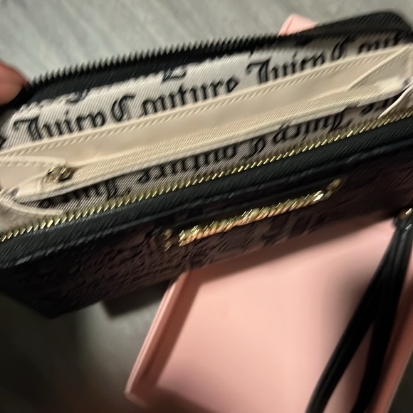 Juicy Couture wallet/wristlet for women. New with tags - Picture 9 of 10